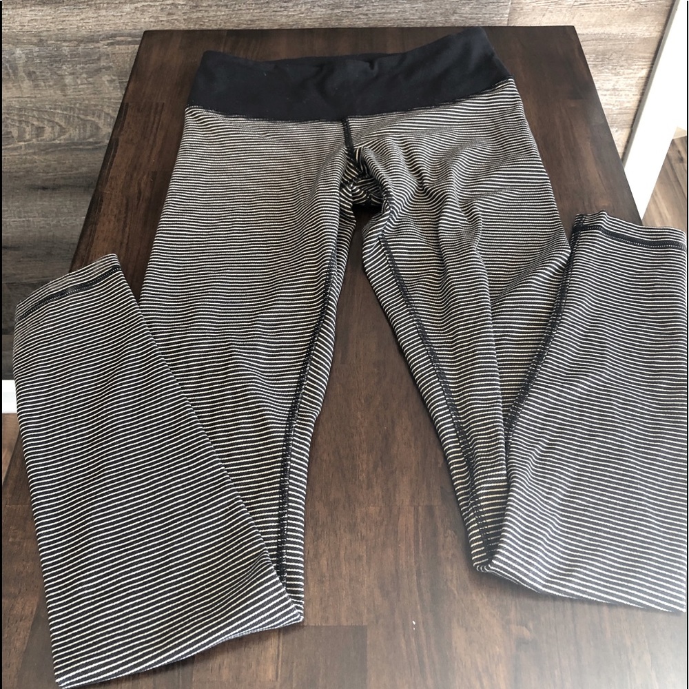 Lululemon Wunder Under Black & White  Leggings 4